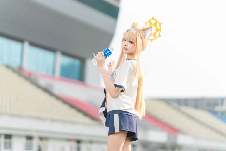艾西Aiwest《碧蓝档案 伊落玛丽 体操服》主题写真：44张全套美图