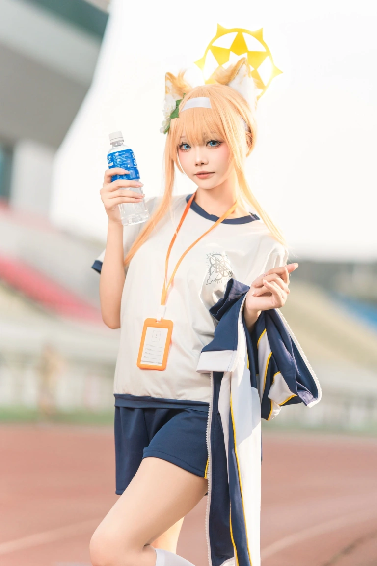 艾西Aiwest《碧蓝档案 伊落玛丽 体操服》主题写真：44张全套美图