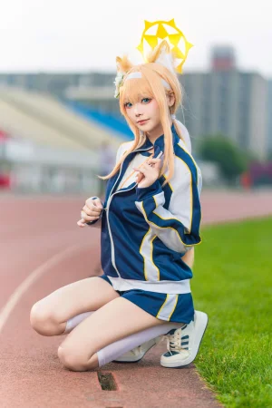艾西Aiwest《碧蓝档案 伊落玛丽 体操服》主题写真：44张全套美图