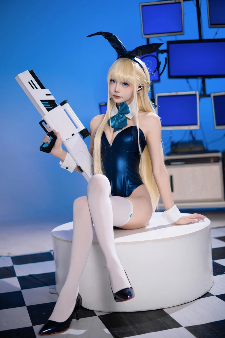 艾西Aiwest《小时兔女郎》主题写真：34张全套美图