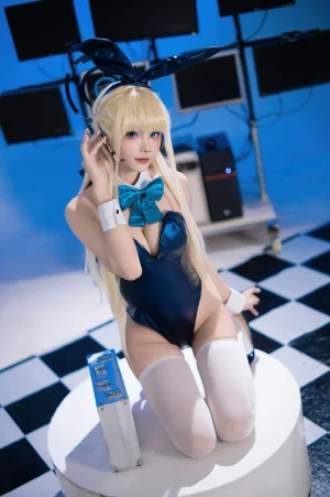 艾西Aiwest《小时兔女郎》主题写真：34张全套美图