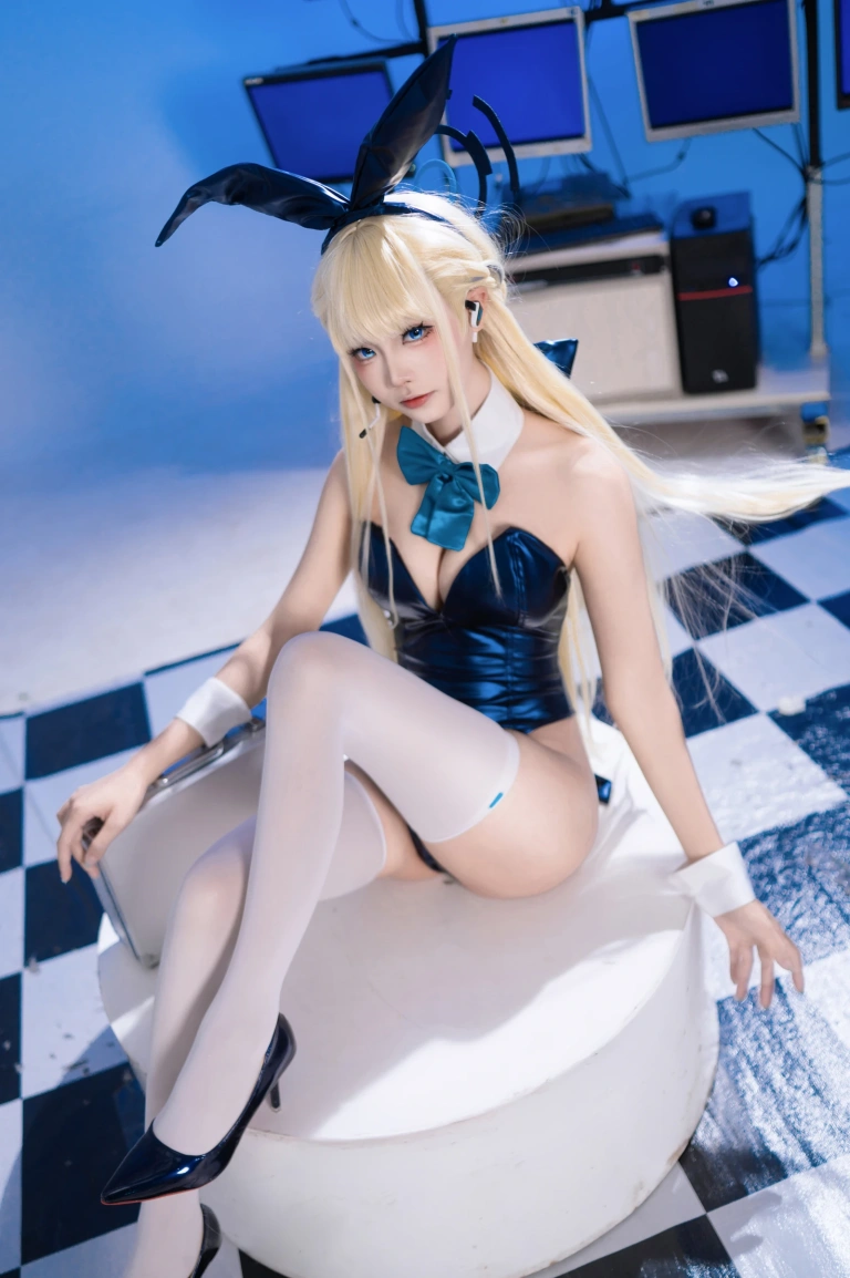 艾西Aiwest《小时兔女郎》主题写真：34张全套美图