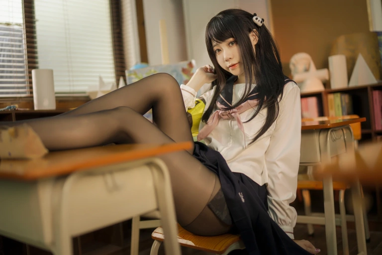 安食Ajiki《风纪委员》主题写真：48张全套美图