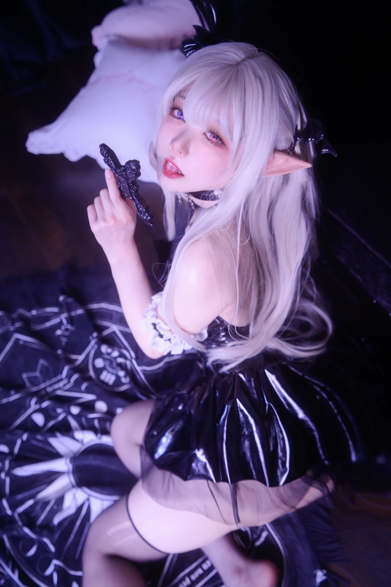 安食Ajiki《异瞳小魅魔》主题写真：22张全套美图