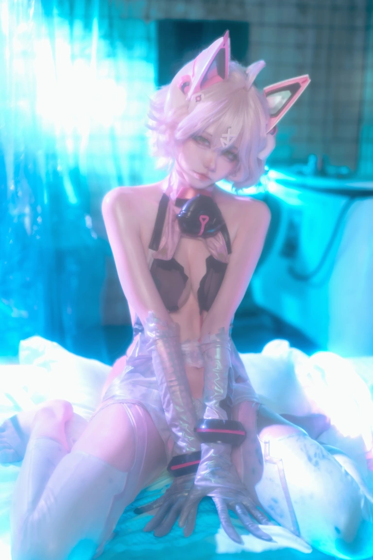 安食Ajiki《交错战线 绯猁》主题写真：31张全套美图