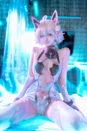 安食Ajiki《交错战线 绯猁》主题写真：31张全套美图