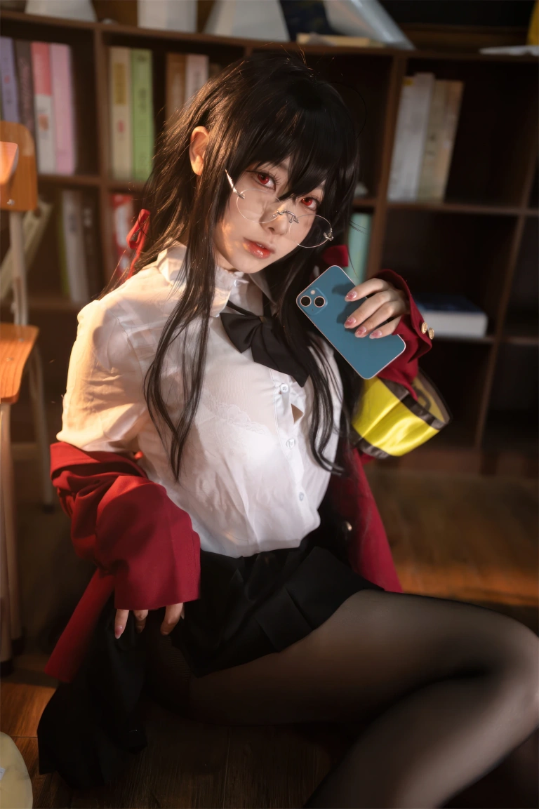 安食Ajiki《碧蓝航线 大凤JK》主题写真：40张全套美图