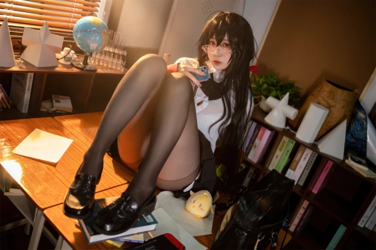 安食Ajiki《碧蓝航线 大凤JK》主题写真：40张全套美图