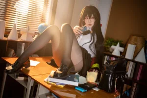 安食Ajiki《碧蓝航线 大凤JK》主题写真：40张全套美图