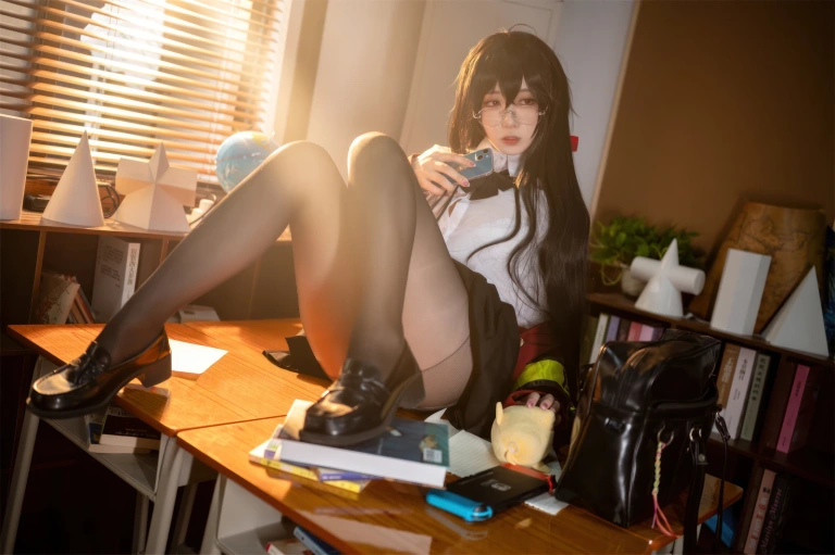 安食Ajiki《碧蓝航线 大凤JK》主题写真：40张全套美图