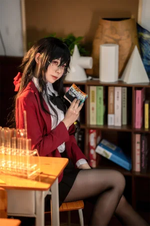 安食Ajiki《碧蓝航线 大凤JK》主题写真：40张全套美图