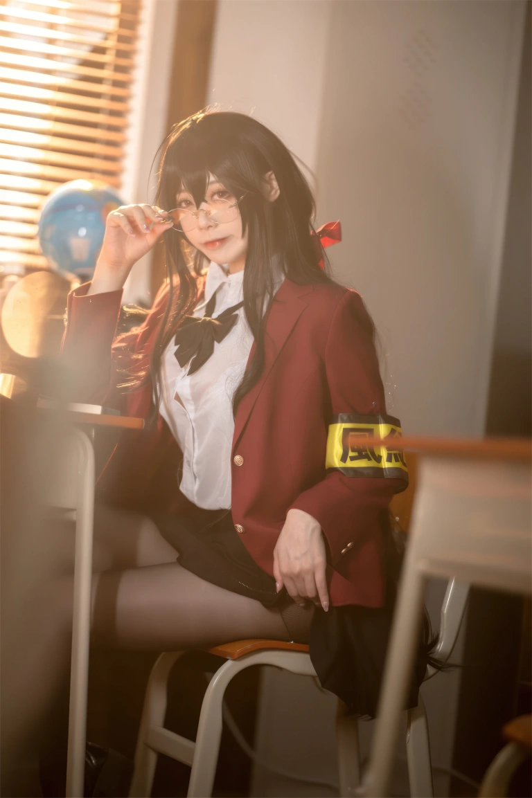 安食Ajiki《碧蓝航线 大凤JK》主题写真：40张全套美图
