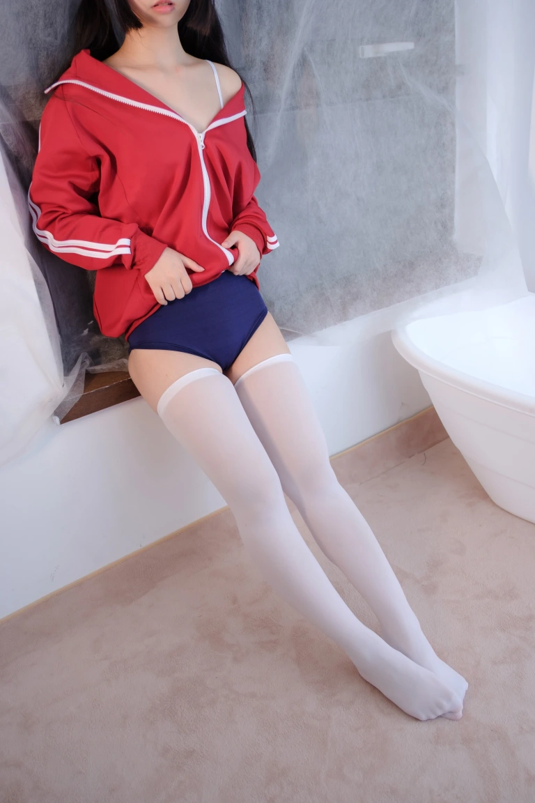 森萝财团《ALPHA-002》主题写真：76张全套美图