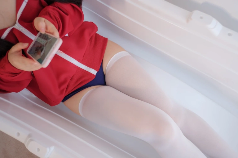森萝财团《ALPHA-002》主题写真：76张全套美图