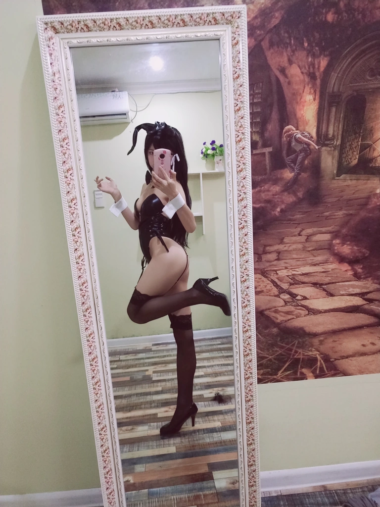 水淼Aqua《爱宕 兔女郎 自拍》主题写真：30张全套美图，含1个视频