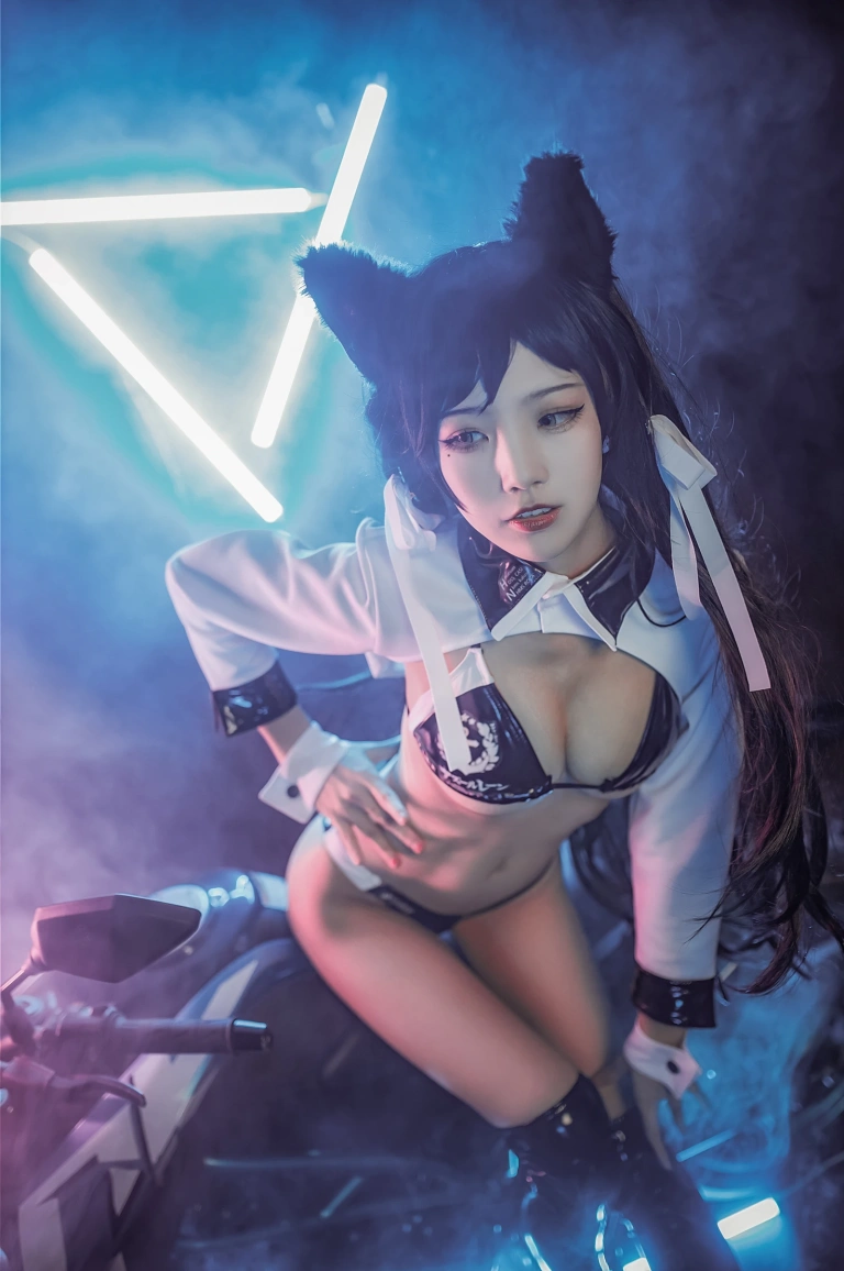 水淼Aqua《爱宕犬 机车》主题写真：17张全套美图