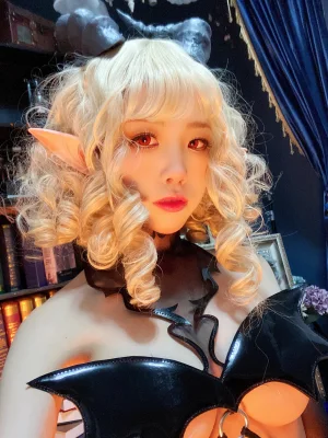 水淼Aqua《魅魔自拍》主题写真：66张全套美图，含1个视频