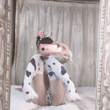 水淼Aqua《乳牛服自拍》主题写真：31张全套美图，含1个视频