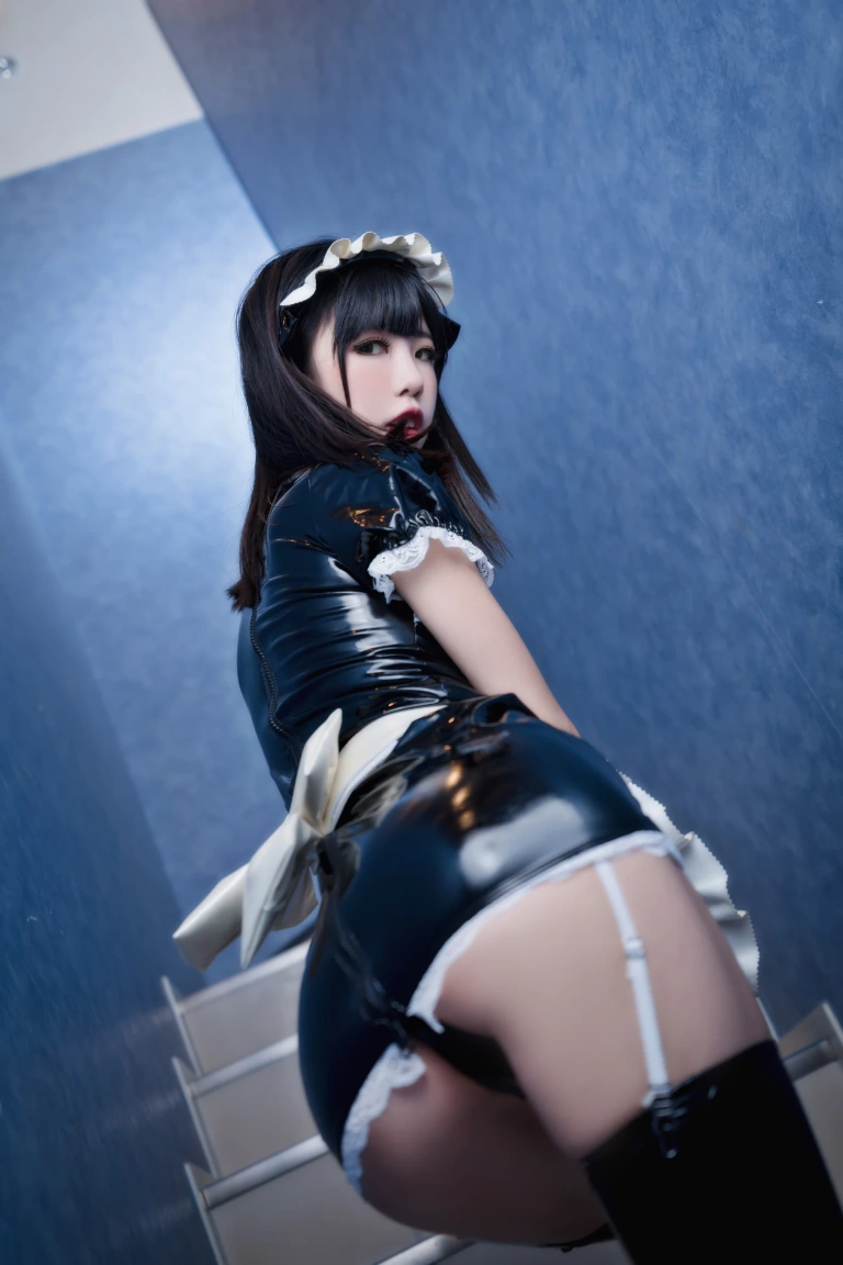 水淼Aqua《悠闲假日 漆皮女仆》主题写真：33张全套美图