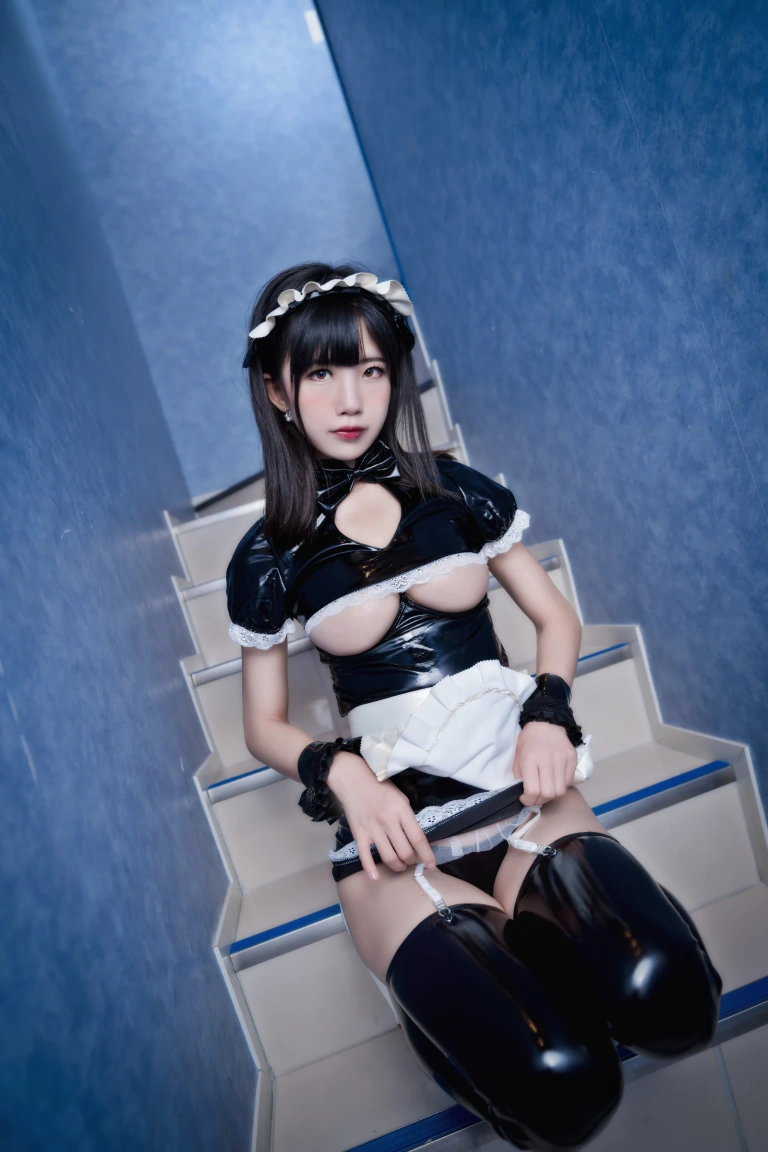 水淼Aqua《悠闲假日 漆皮女仆》主题写真：33张全套美图