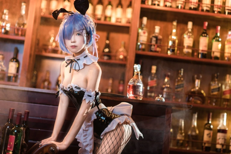 水淼Aqua《蕾姆 兔女郎》主题写真：16张全套美图