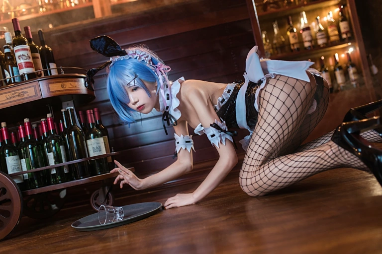 水淼Aqua《蕾姆 兔女郎》主题写真：16张全套美图