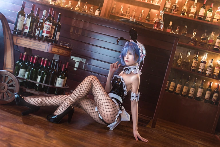 水淼Aqua《蕾姆 兔女郎》主题写真：16张全套美图