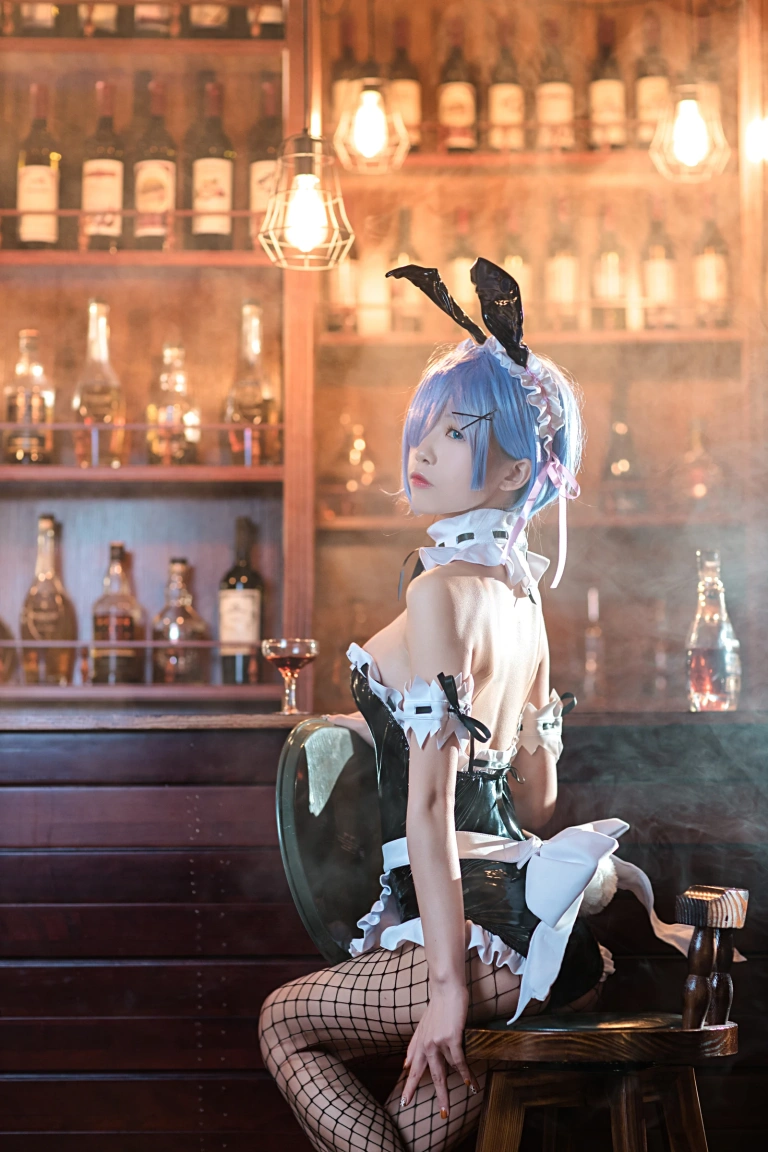 水淼Aqua《蕾姆 兔女郎》主题写真：16张全套美图