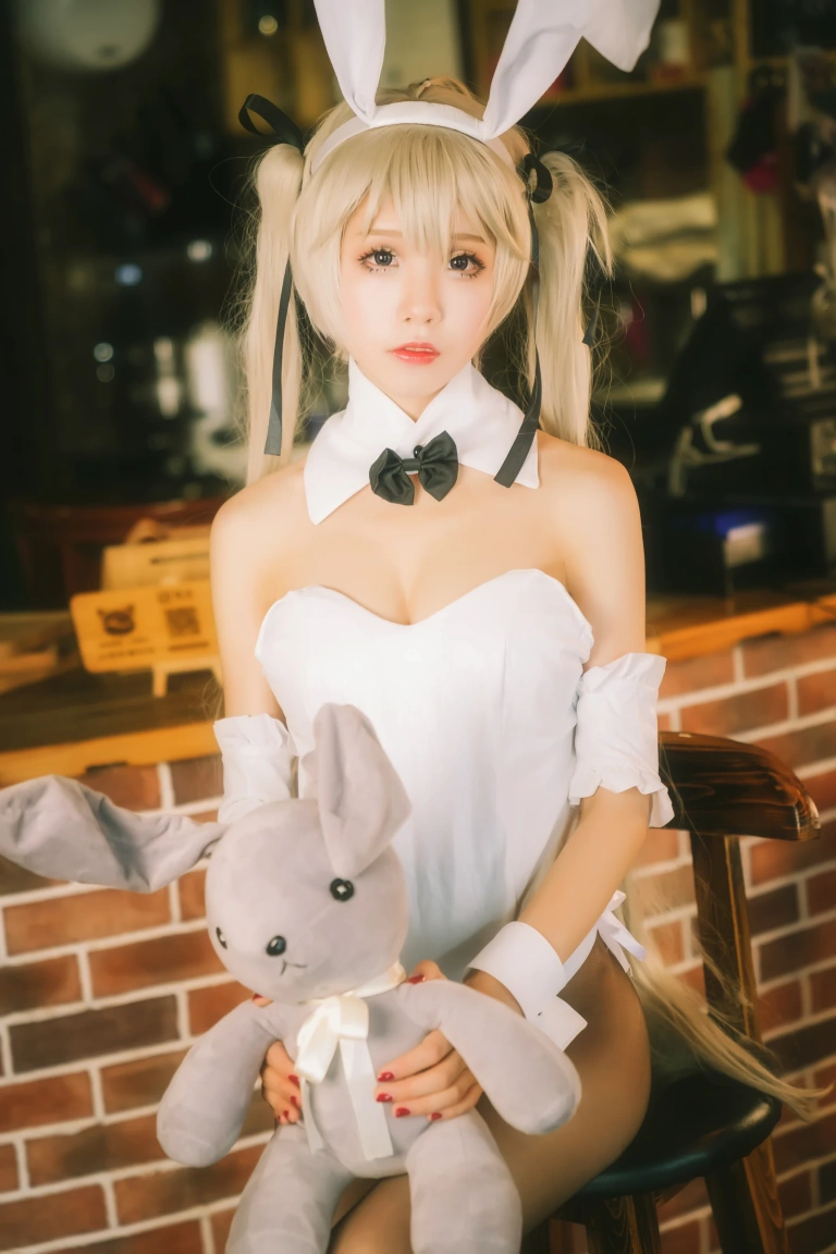 水淼Aqua《穹妹兔女郎》主题写真：9张全套美图