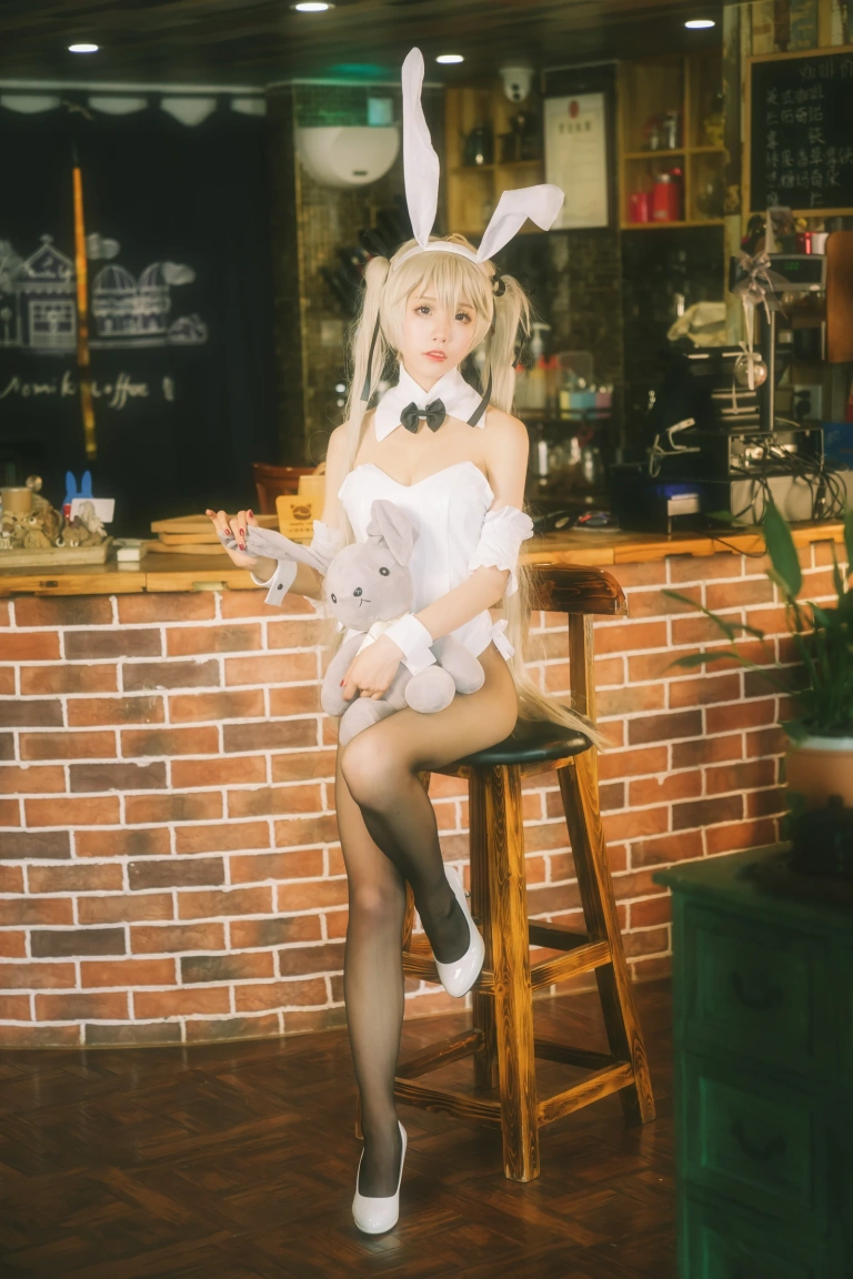 水淼Aqua《穹妹兔女郎》主题写真：9张全套美图