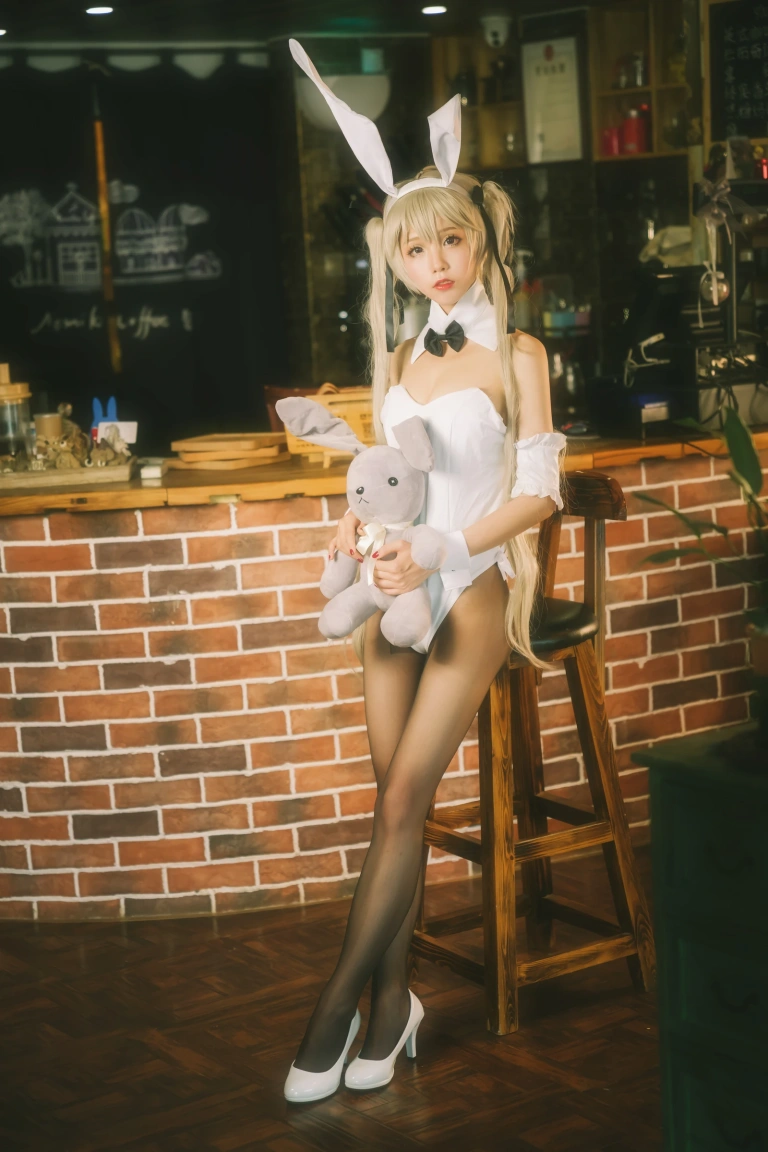 水淼Aqua《穹妹兔女郎》主题写真：9张全套美图