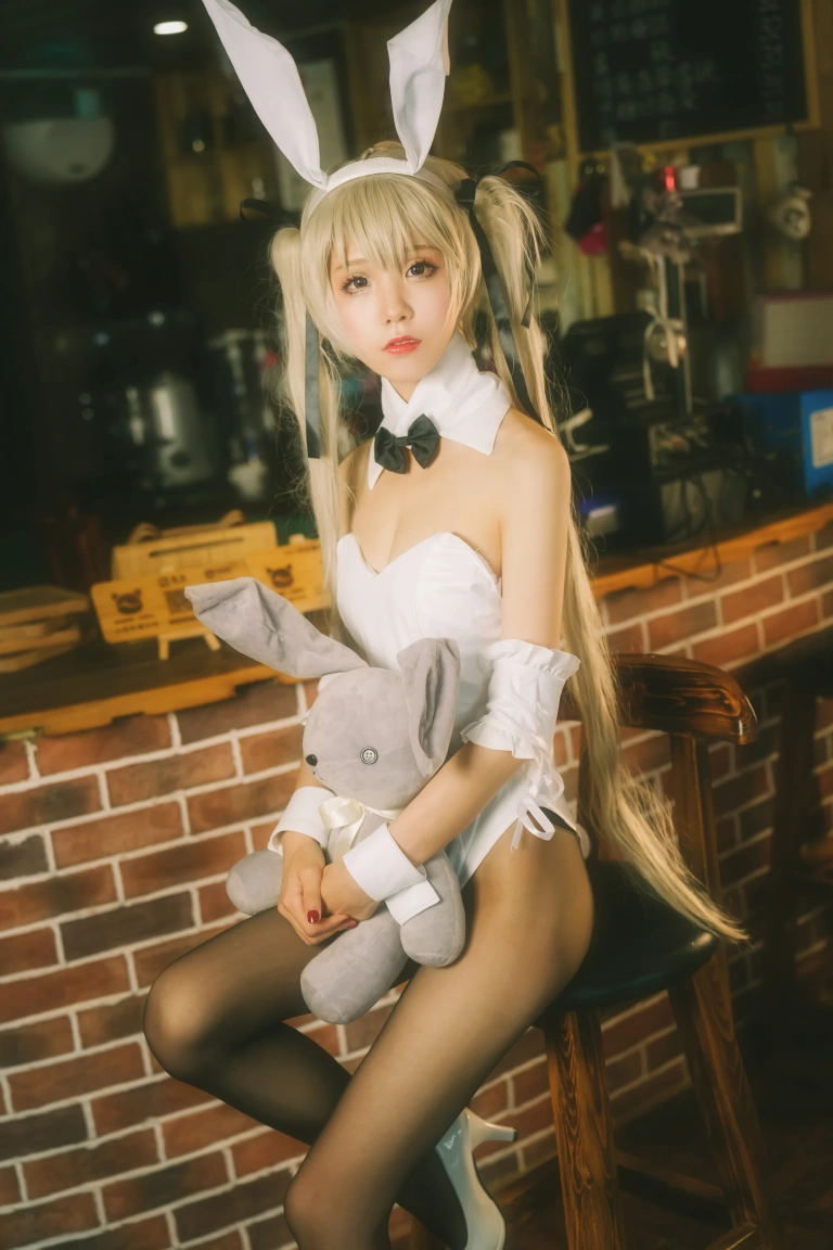 水淼Aqua《穹妹兔女郎》主题写真：9张全套美图