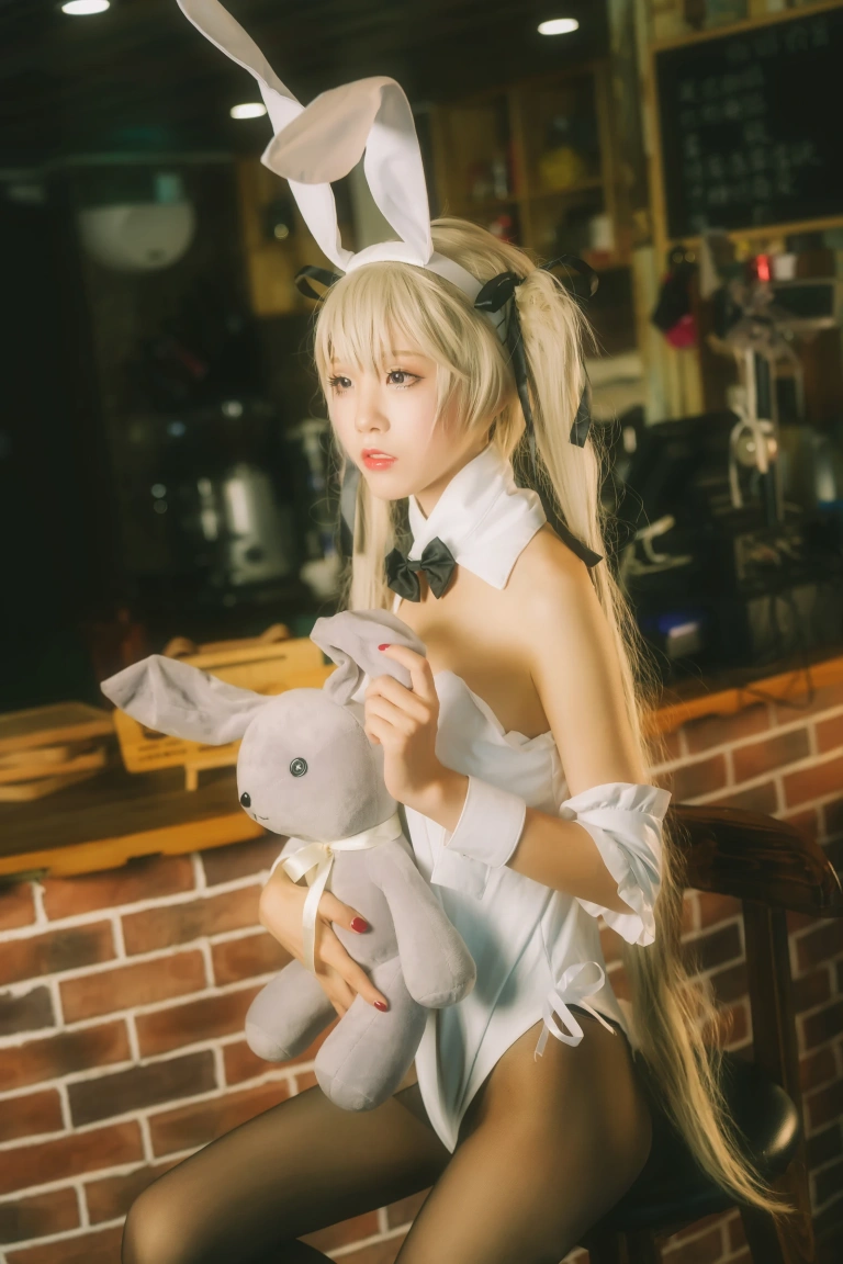 水淼Aqua《穹妹兔女郎》主题写真：9张全套美图