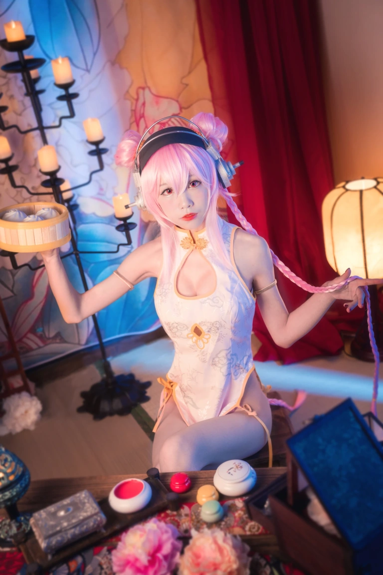 水淼Aqua《索尼子 旗袍 内景》主题写真：8张全套美图