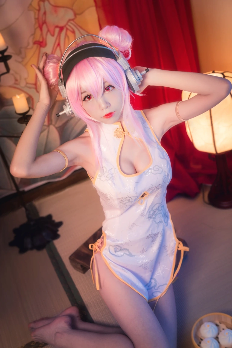水淼Aqua《索尼子 旗袍 内景》主题写真：8张全套美图