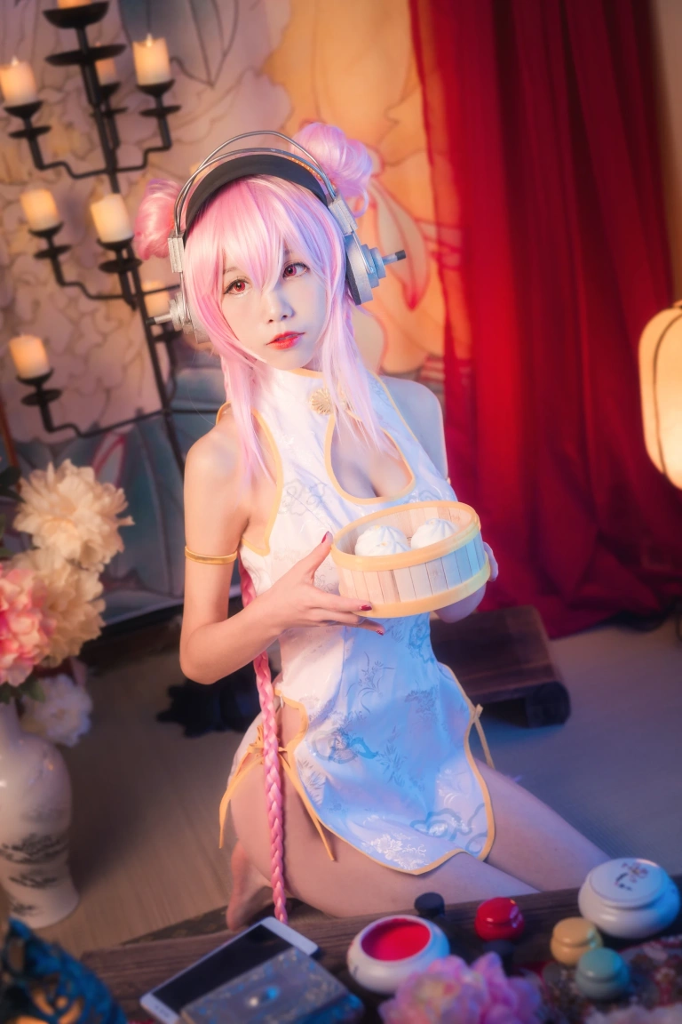 水淼Aqua《索尼子 旗袍 内景》主题写真：8张全套美图