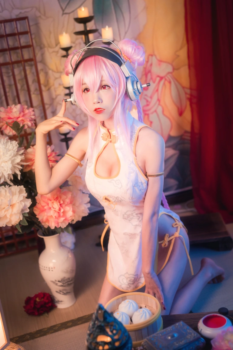 水淼Aqua《索尼子 旗袍 内景》主题写真：8张全套美图