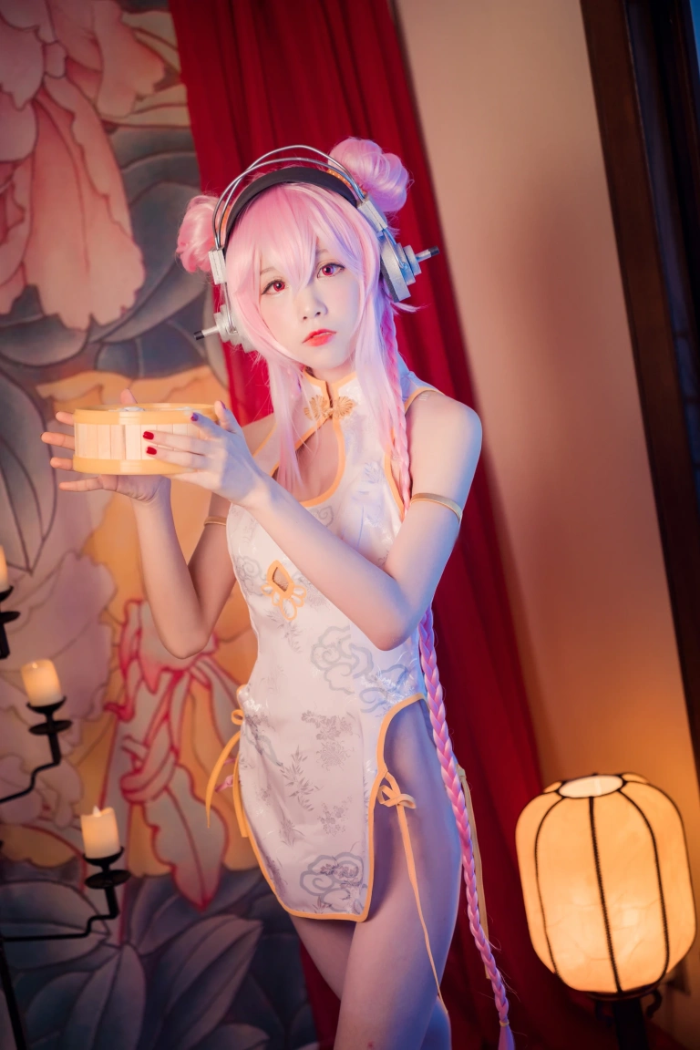水淼Aqua《索尼子 旗袍 内景》主题写真：8张全套美图