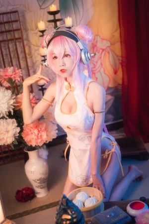 水淼Aqua《索尼子 旗袍 内景》主题写真：8张全套美图