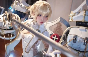 水淼Aqua《圣女贞德》主题写真：40张全套美图