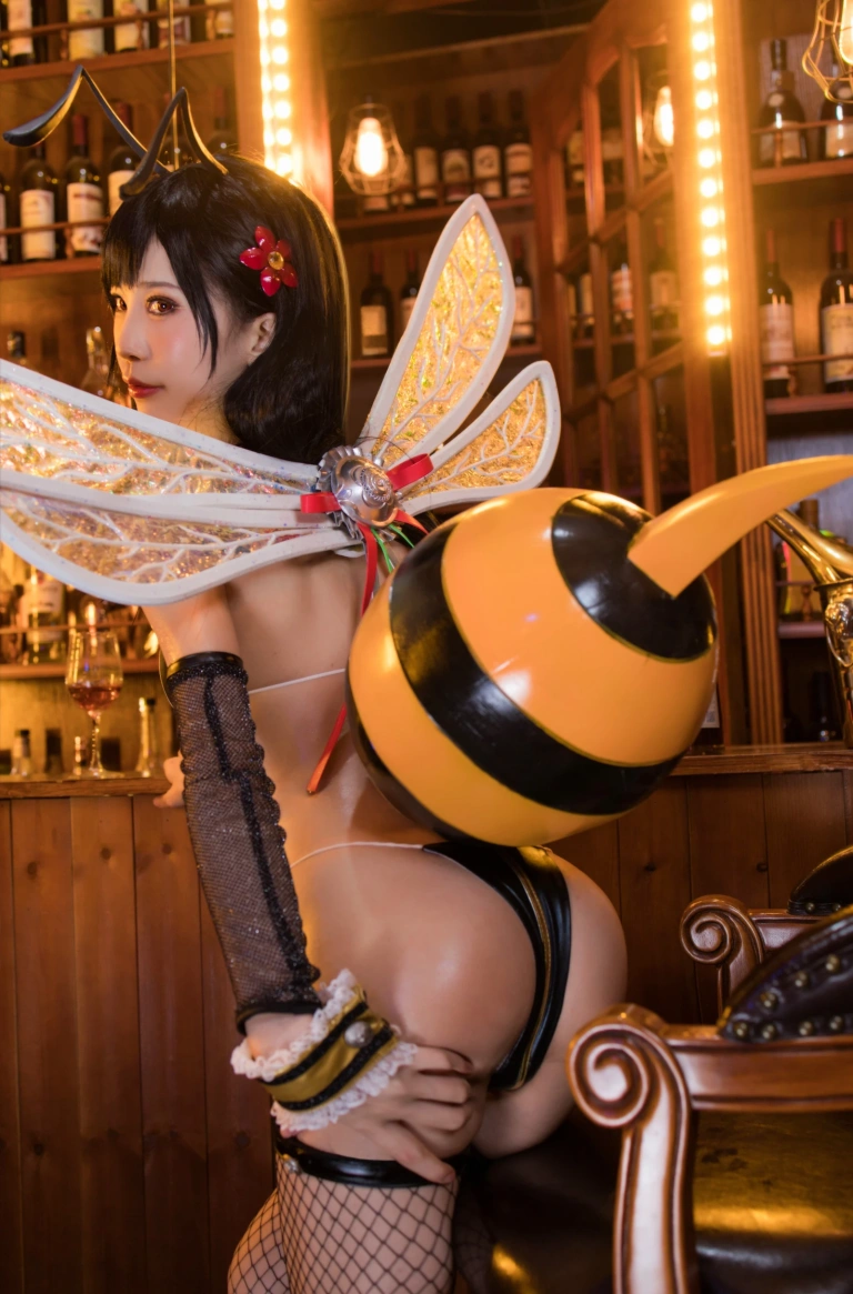 水淼Aqua《FF7R 蒂法蜜蜂女郎》主题写真：40张全套美图