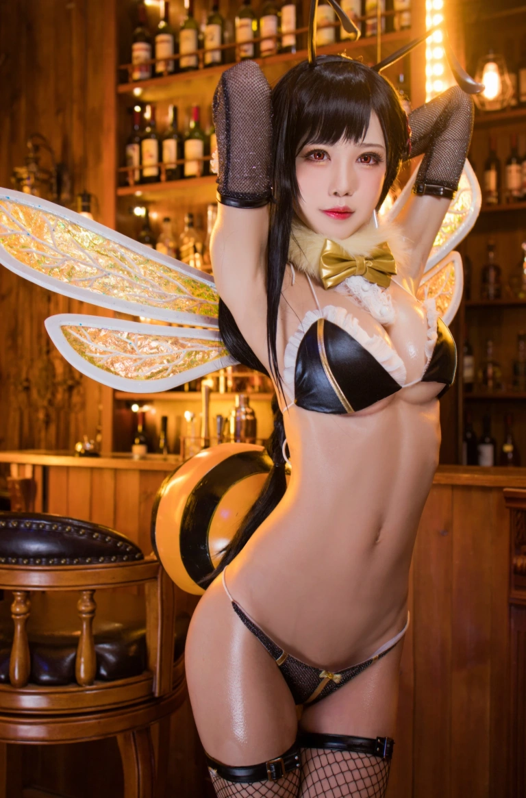水淼Aqua《FF7R 蒂法蜜蜂女郎》主题写真：40张全套美图