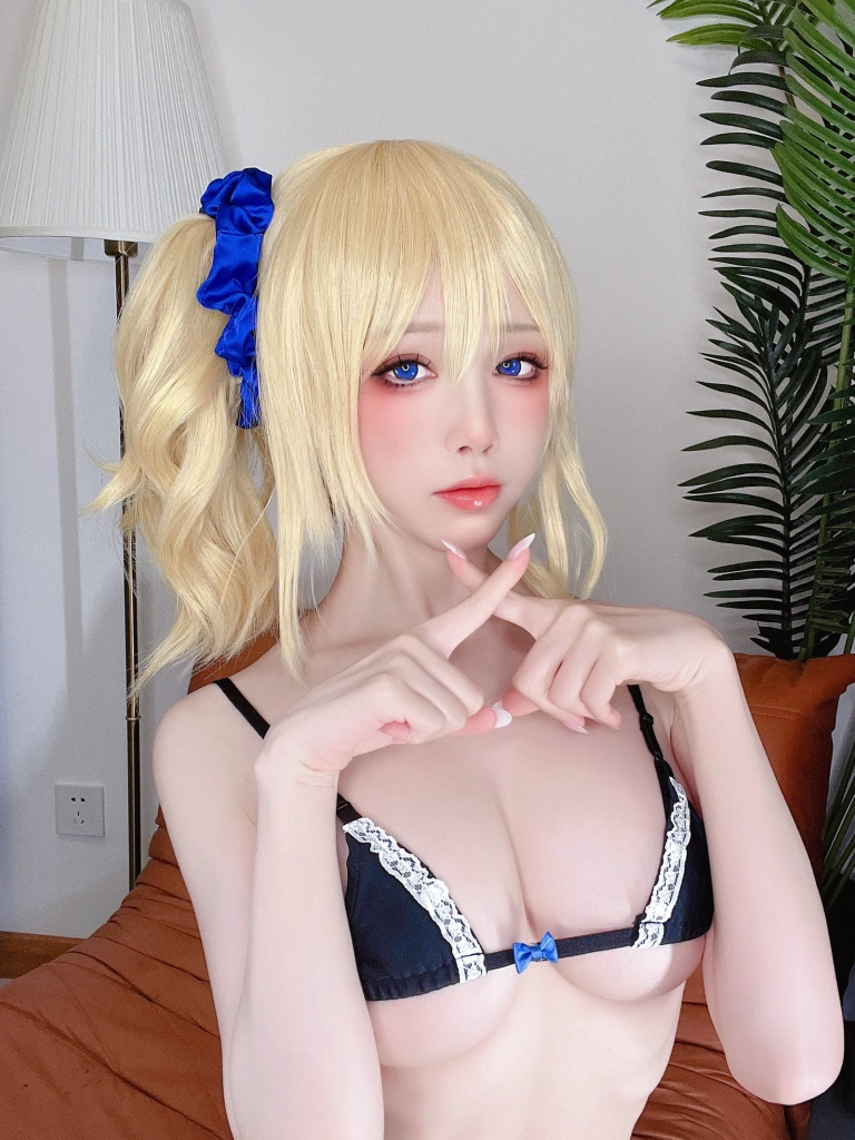 水淼Aqua《早坂 愛 自拍》主题写真：20张全套美图