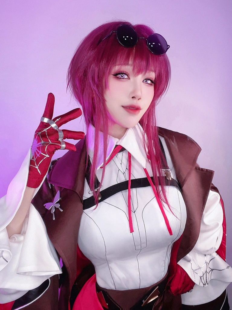 水淼Aqua《Fantia 2023年06月会员订阅 カフカ🕸️ 卡芙卡》主题写真：16张全套美图