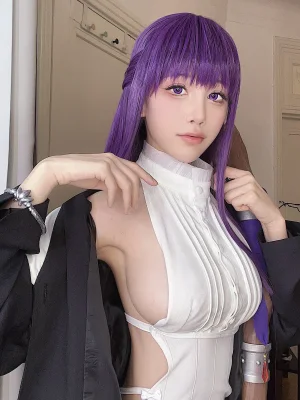 水淼Aqua《Fantia 2024年01月 今回もフェルンの自撮りですよ～💜》主题写真：23张全套美图