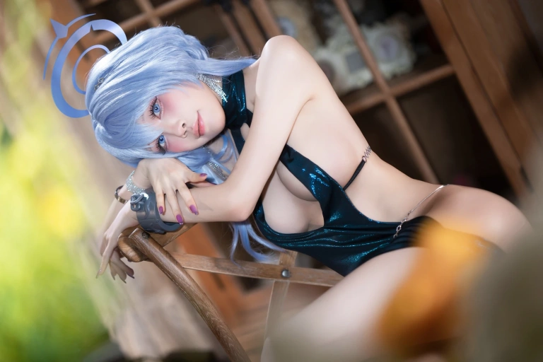 水淼Aqua《蔚蓝档案 天雨亚子礼服》主题写真：146张全套美图