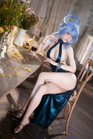 水淼Aqua《蔚蓝档案 天雨亚子礼服》主题写真：146张全套美图