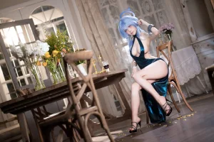 水淼Aqua《蔚蓝档案 天雨亚子礼服》主题写真：146张全套美图