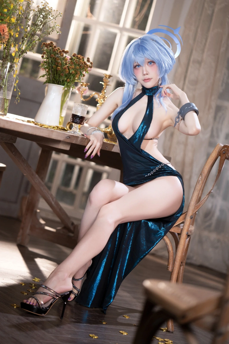 水淼Aqua《蔚蓝档案 天雨亚子礼服》主题写真：146张全套美图