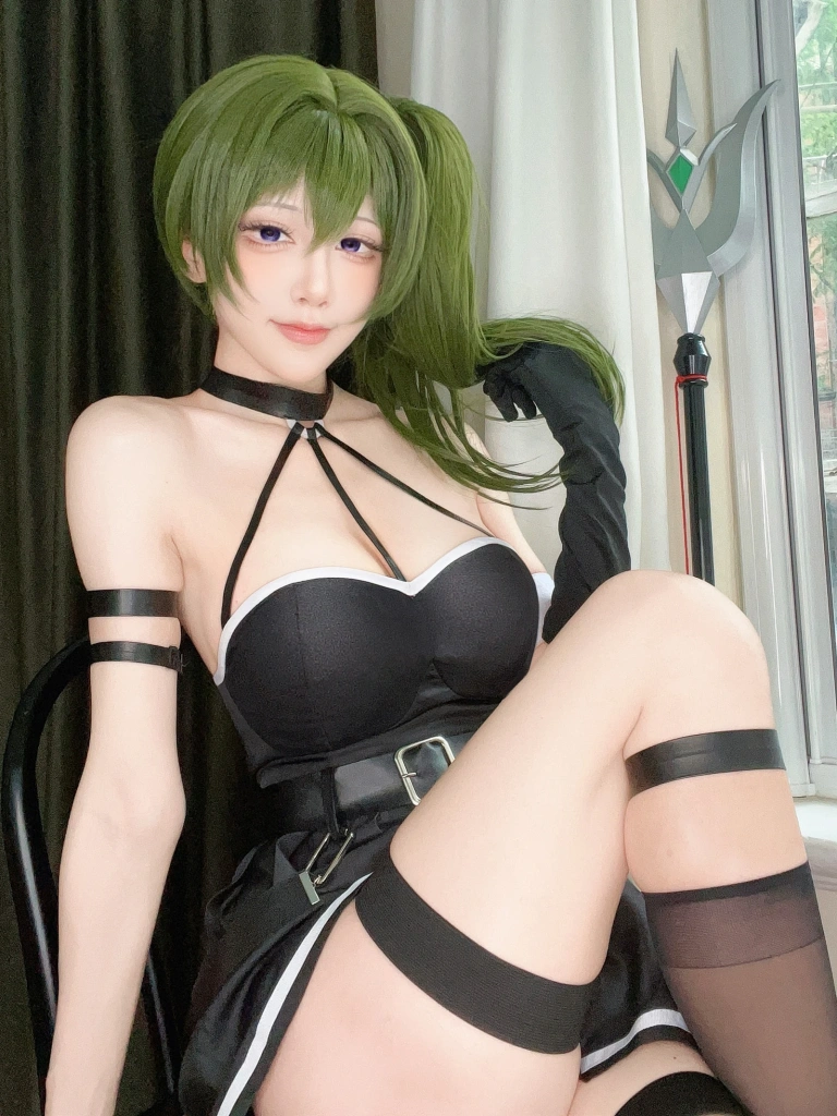 水淼Aqua《Fantia 2024年05月 Übel💚》主题写真：33张全套美图